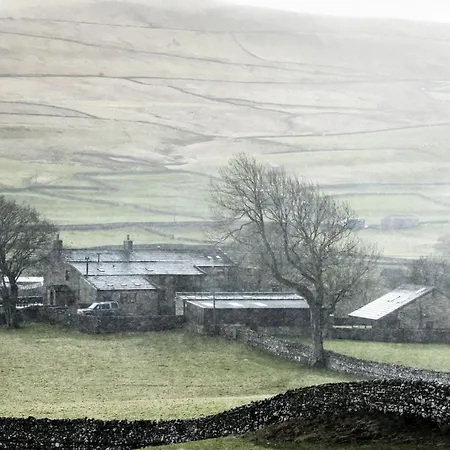 Hill Farm 14 *